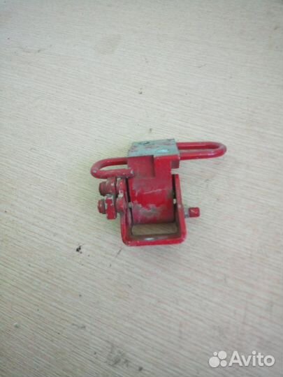 Петля двери задняя правая Skoda Octavia tour 2008