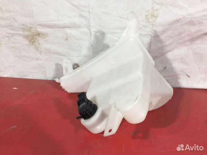 Бачок омывателя Toyota Hilux 7