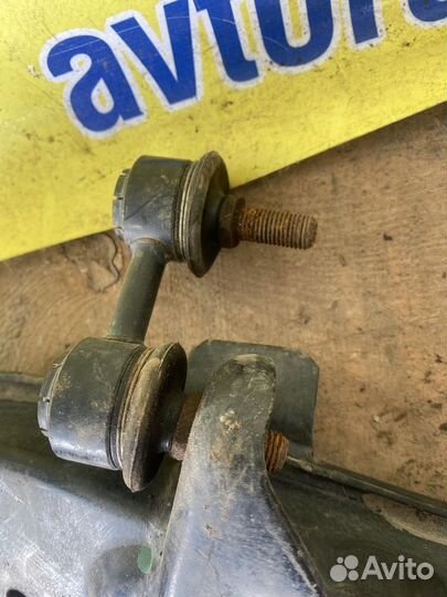 Рычаг передний нижний правый Mitsubishi Pajero Pin