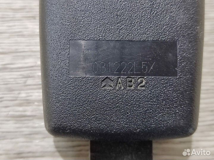 Фиксатор ремня передний левый Lancer 9