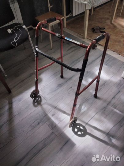 Ходунки для взрослых на колесах