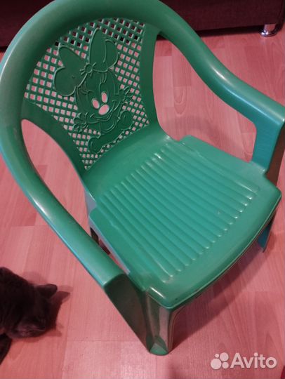 Стульчик детский пластиковый