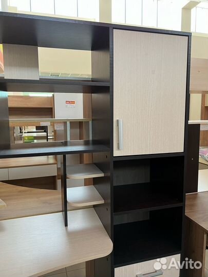 Компьютерный стол номер 6