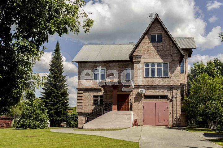 Дом 292,4 м² на участке 18 сот.