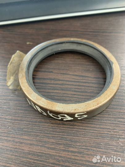 Сальник коленвала