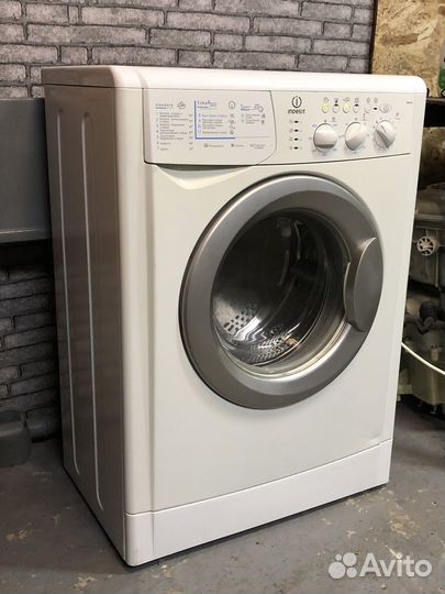 Продам стиральную машину indesit на 5 кг