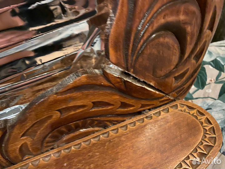 Зеркало большое в деревянной раме