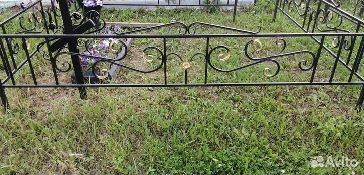 Ограды на кладбище