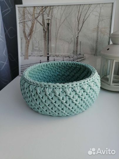 Вязаная корзина из шнура