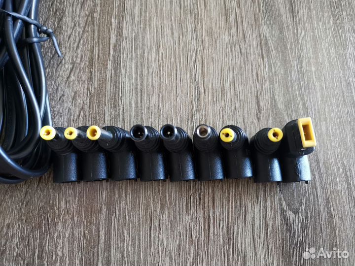 Универсальный адаптер для ноутбука