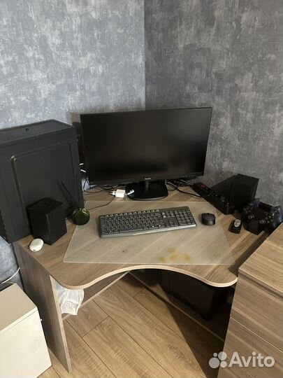 Компьютерный стол IKEA угловой и комод