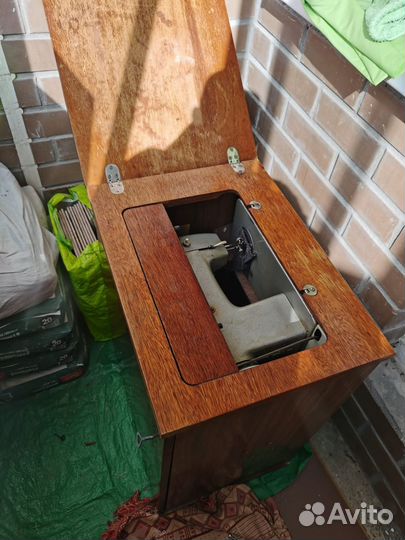 Швейная машина чайка 142м