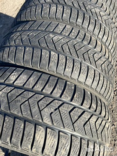 Pirelli Winter Sottozero 3 235/45 R19