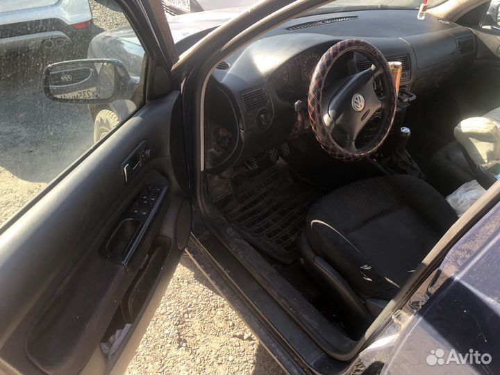 Volkswagen Golf 1.6 МТ, 2003, 330 000 км