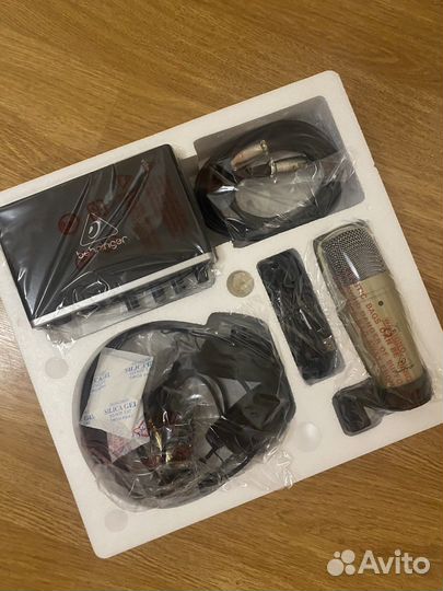 Behringer U-phoria studio PRO набор + пантограф