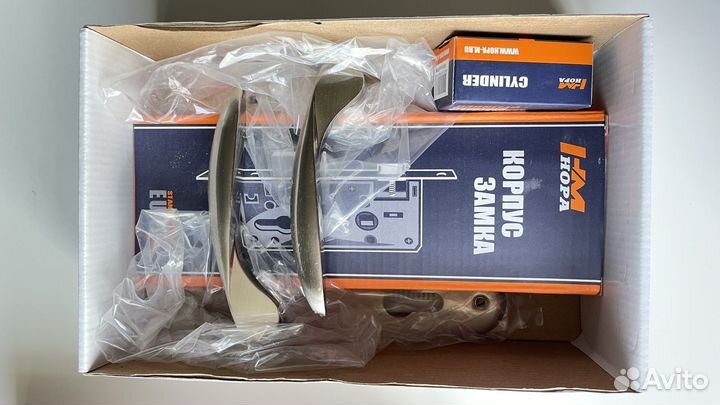 Дверная ручка с замком