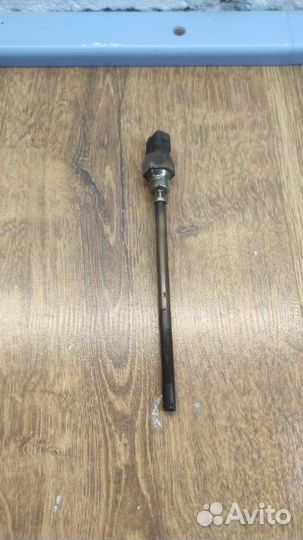 Датчик уровня масла в двигателе Nissan Primera P