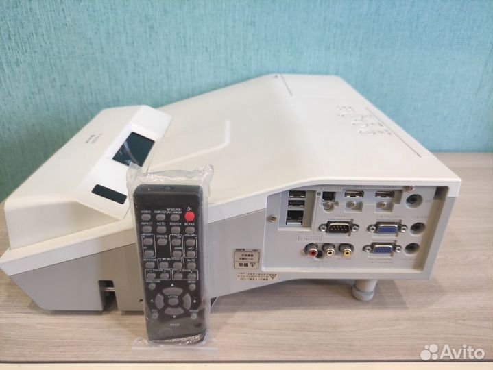 Аренда проектора Ультракороткофокусный с экраном