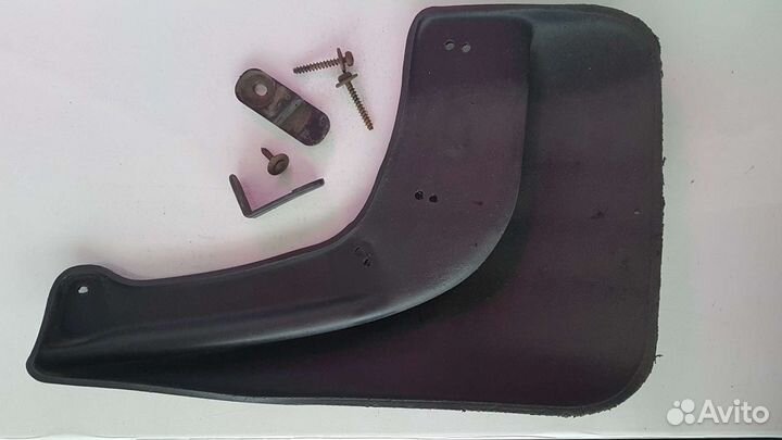 Продам оригинальный задний брызговик ford focus 2