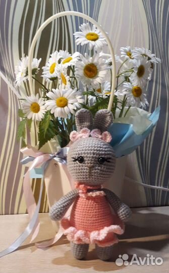 Вязанная игрушка, зайка мадмуазель