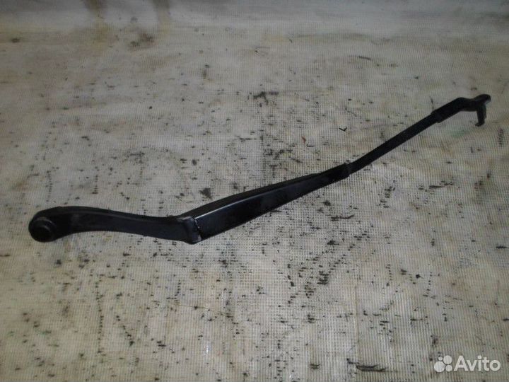 Поводок стеклоочистителя C-класс W204/S204 (2006—2011) Mercedes-Benz