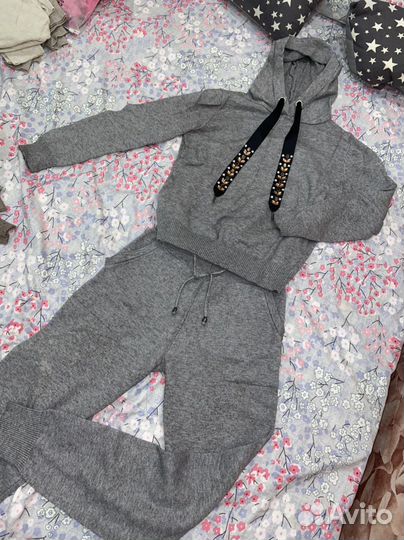 Женские костюмы разные