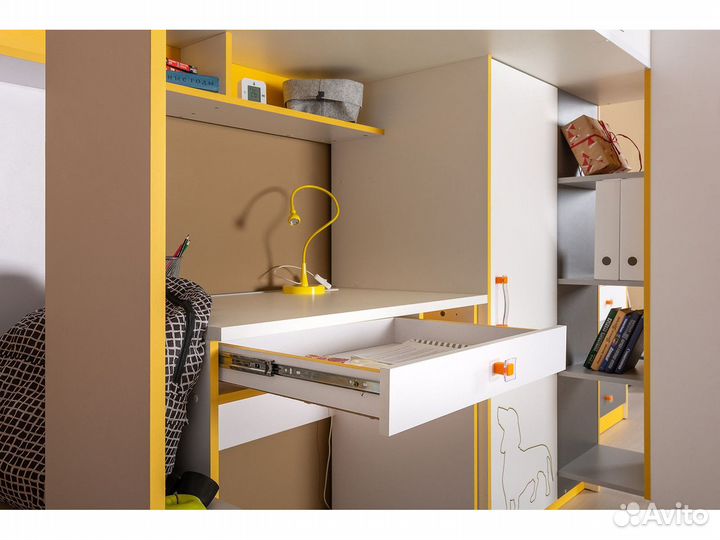 Стол письменный 