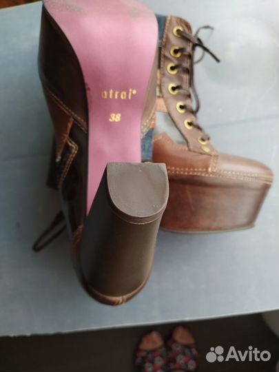 Кожаные ботильоны на высокой платформе новые 37