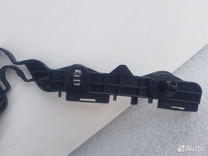 Кронштейн (крепление) бампера заднего L Toyota Cam