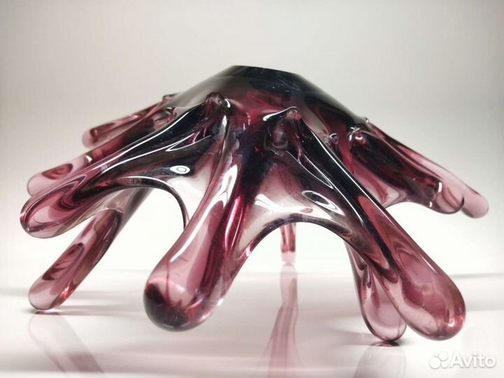 Ваза необычной формы, украшение интерьера