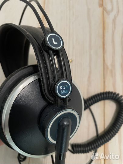 Студийные наушники AKG K271 Mk ii