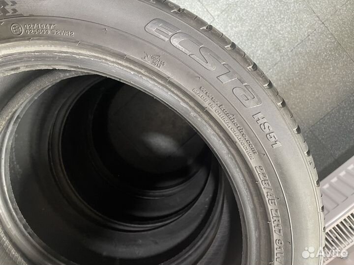 Kumho Ecsta HS51 225/45 R17