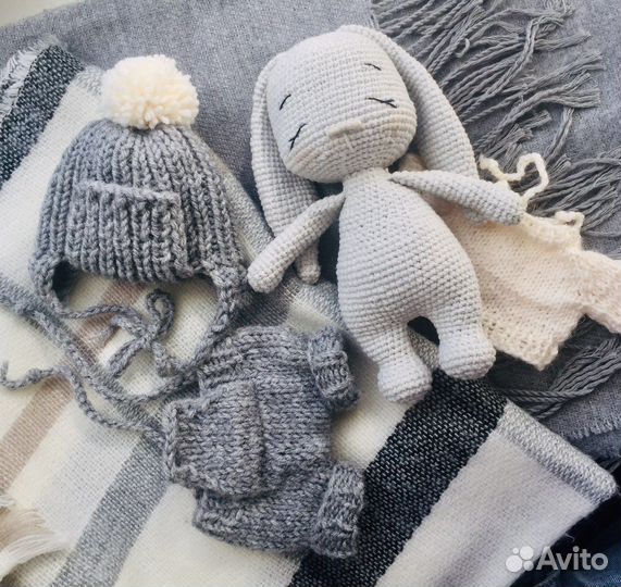 Вязаная игрушка «Зайка»