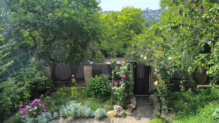 Дом 176 м² на участке 5,6 сот.