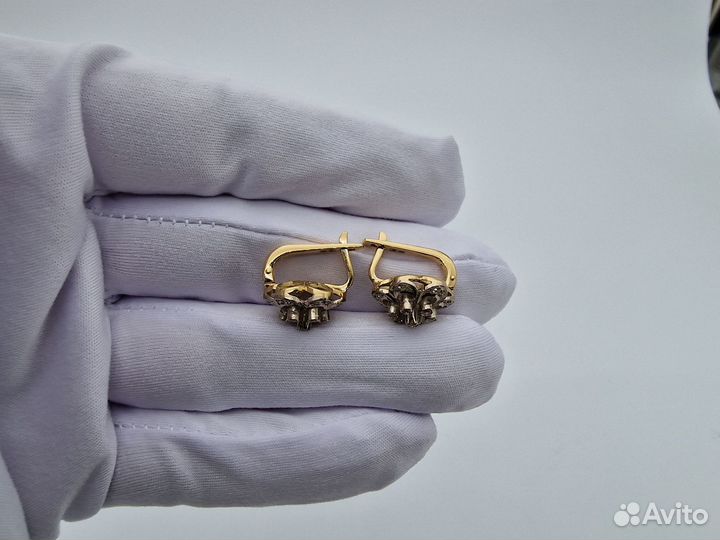 Серьга 750 пробы с бриллиантами. Рассрочка