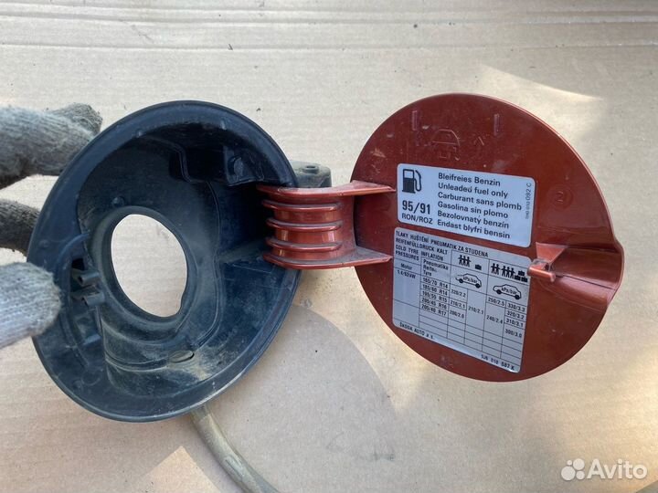 Лючок бензобака Skoda Fabia 2