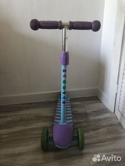 Самокат трехколесный