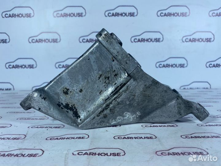 Кронштейн двигателя передний левый Audi A4 B5 1.8