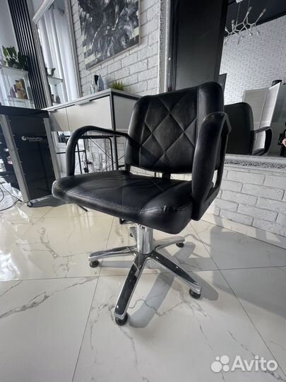 Парикмахерское кресло б/у