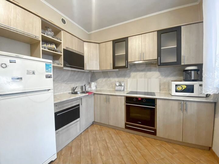 2-к. квартира, 70 м², 3/17 эт.