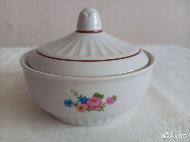 Фарфоровая сахарница