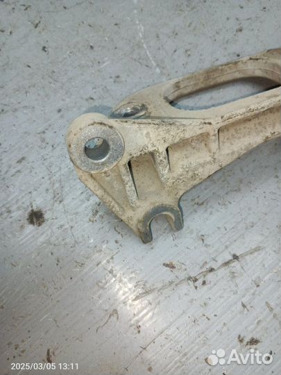 Кронштейн двигателя Renault Megane K4M 2008