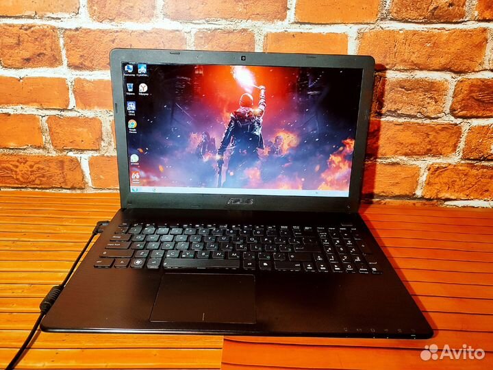 Asus X501U - E2-2 Gen \ 4 Озу \ 160 HDD