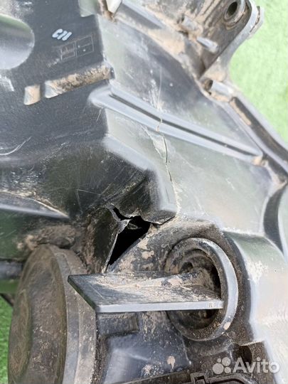 Фара передняя правая Volkswagen Jetta седан 1.6