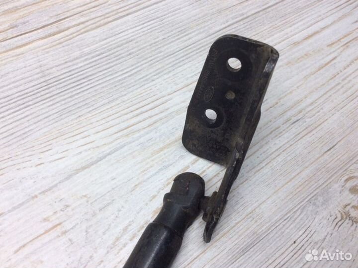 Амортизатор двери багажника левый Ford Focus 3 Х/Б