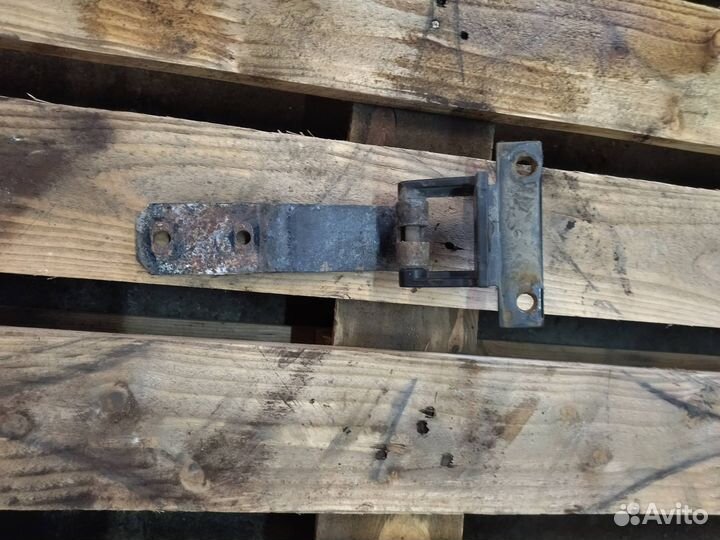 Петля капота DAF XF 105 2008