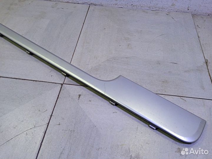 Накладка двери передней правой