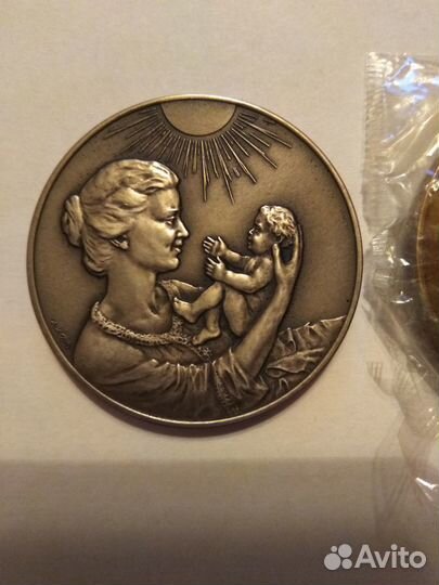 Настольная медаль «Родившейся в городе Ленинграде