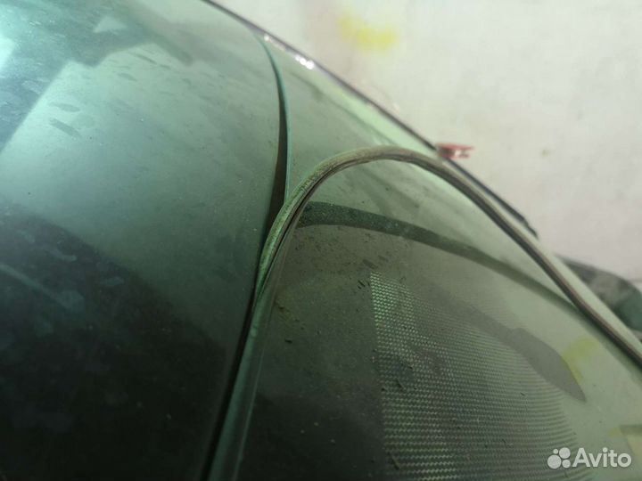 Уплотнитель лобового стекла Nissan Leaf