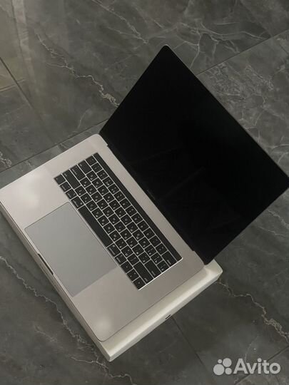 Macbook pro 15 2018 i7 16gb